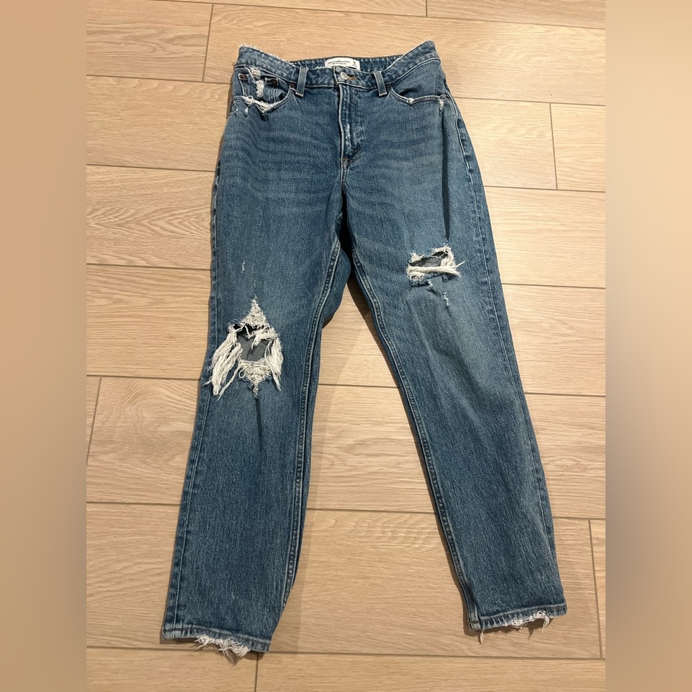 Abercrombie and Fitch Curve Love High Rise distressed Mom Jean size 28/6